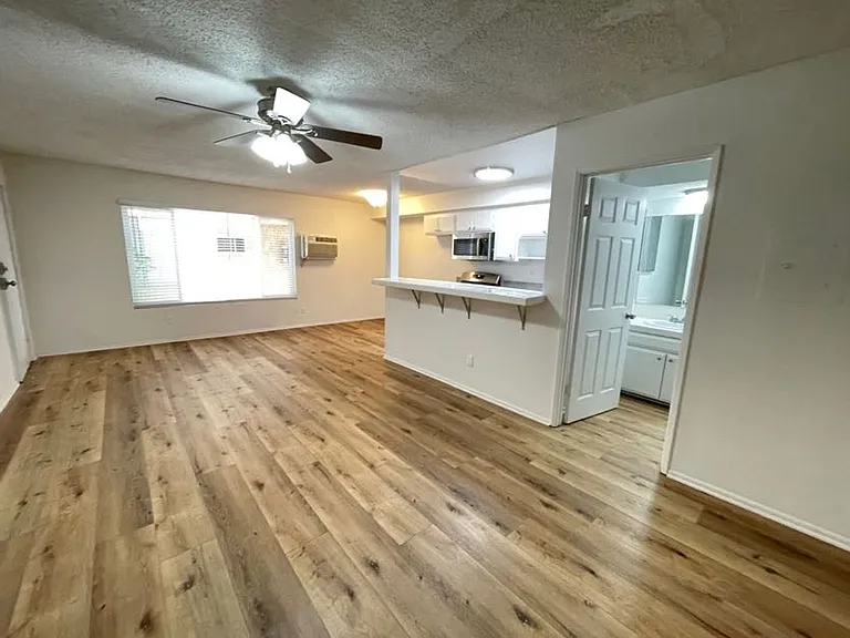 5708 Tujunga Ave — Photo 16