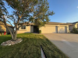 16913 Palisades Dr, Omaha, NE 68136