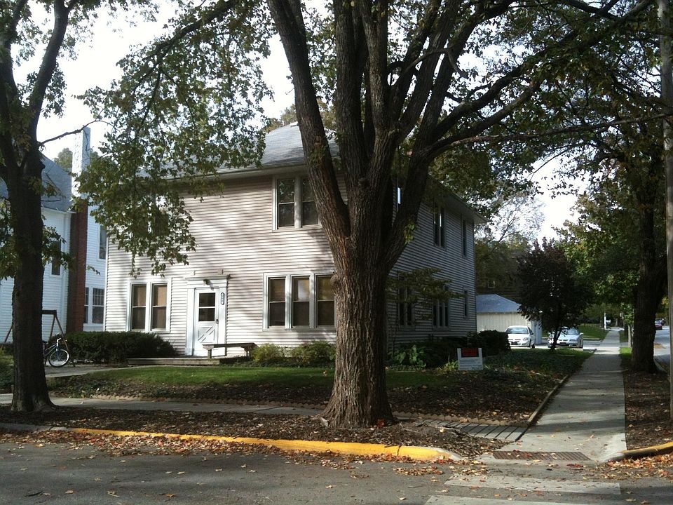 1st image of 100 Sylvia St