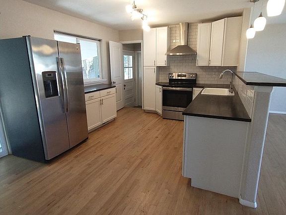 4th image of 2711 Casden Cir