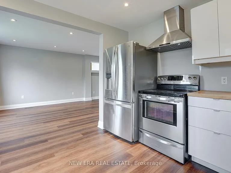 219 Lancaster St W — Photo 19