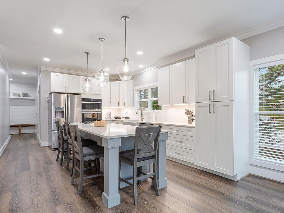 1st image of 160 Panoramic Cir