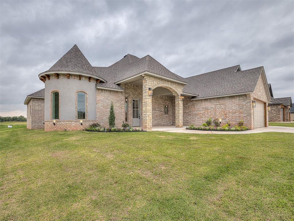 1st image of 2114 W Cole Dr