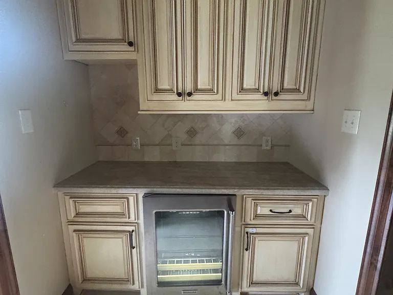 Bar and butler pantry