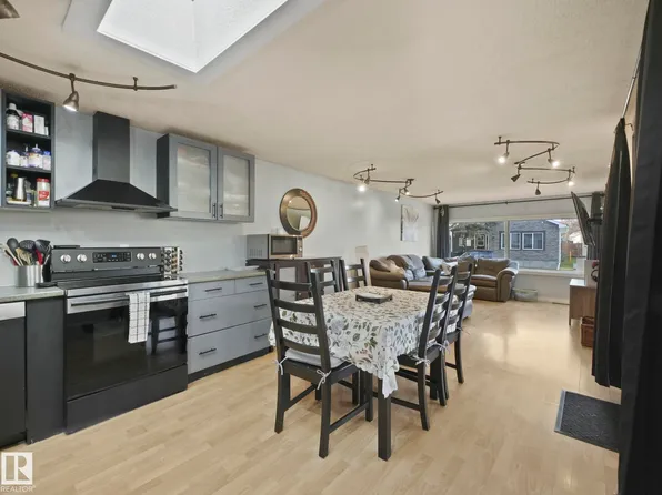 429 Westview Close, Edmonton, AB T5S