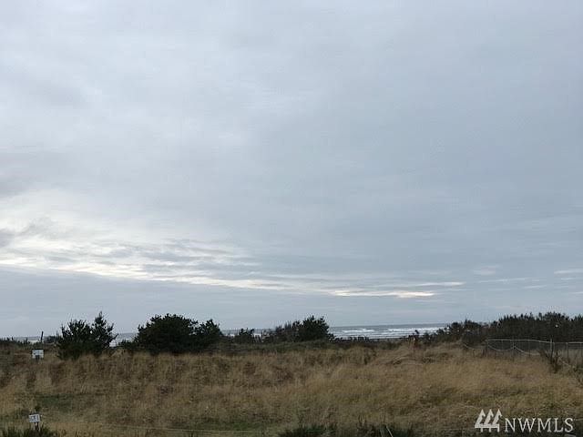 2nd image of 825 Daverob Ln