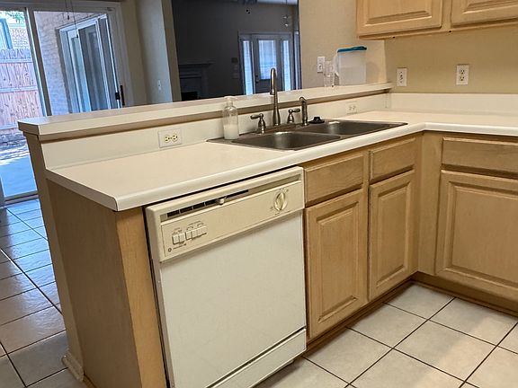 5th image of 2911 Green Canyon Dr