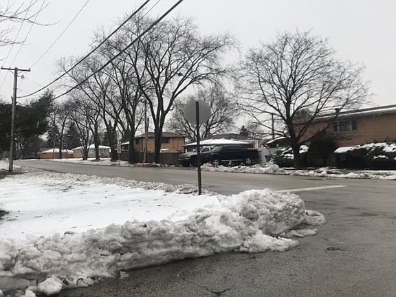 4th image of 572 Spruce Ave