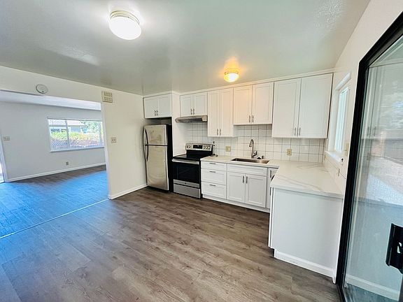 5th image of 108 Gladys Ave