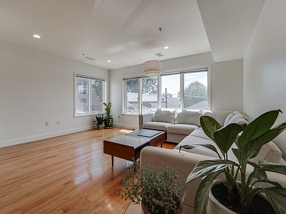 2nd image of 140 37th St #3