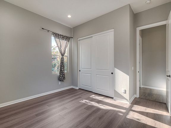 3rd image of 15935 Sinclair St
