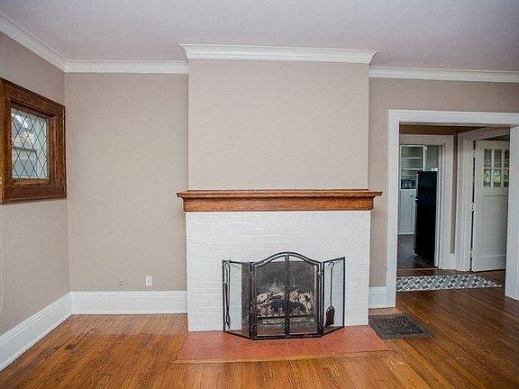 3rd image of 3000 N Maryland Ave