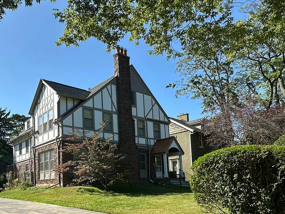 421 Rivard Blvd #2