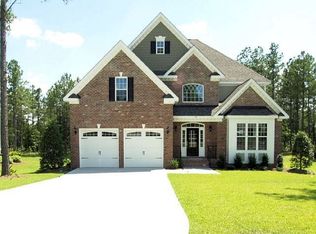 30 Rolling Pines Dr, Spring Lake, NC 28390