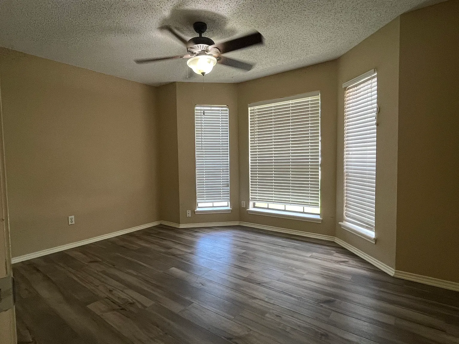 3 bed, 1284 sqft, $1,900 — Photo 3