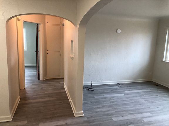 4th image of 21 E 4th Ave