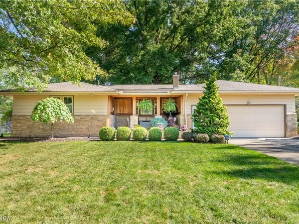 8335 Chesterton Dr, Poland, OH 44514