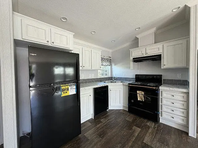 3 bed, 960 sqft, $2,100 — Photo 2