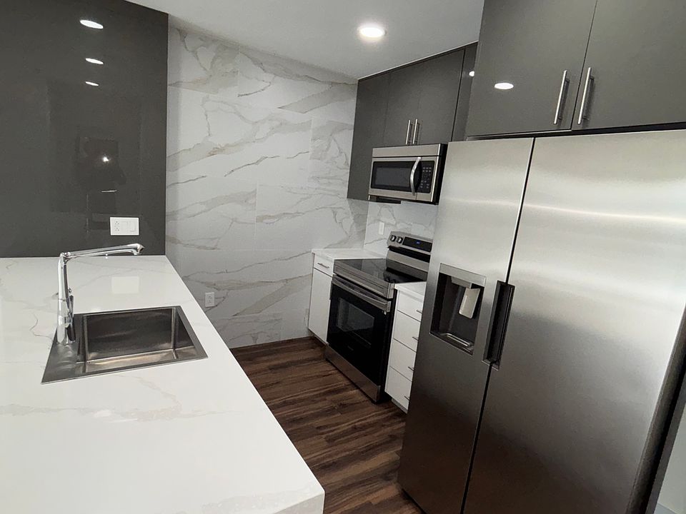 1st image of 4910 Spruce St #212