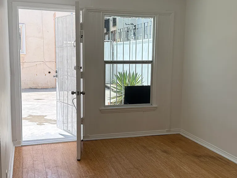 7717A Romaine St — Photo 17