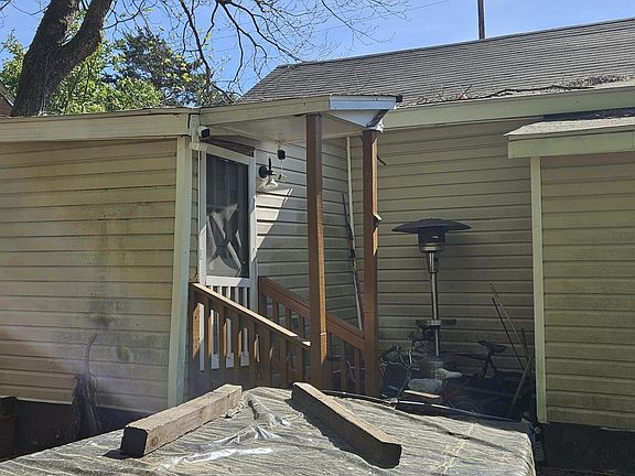 5th image of 313 Granville St