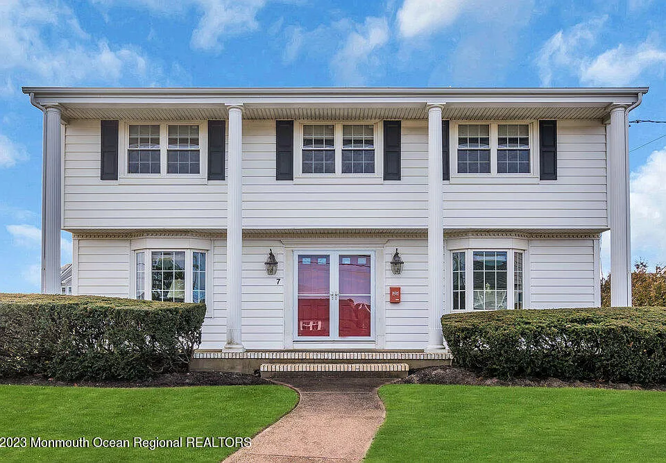 7 Howell Ave