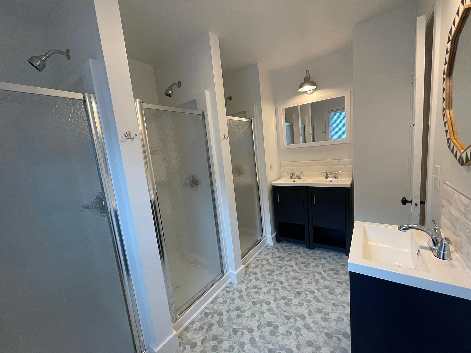 5 bed, 2150 sqft, $4,125 — Photo 3