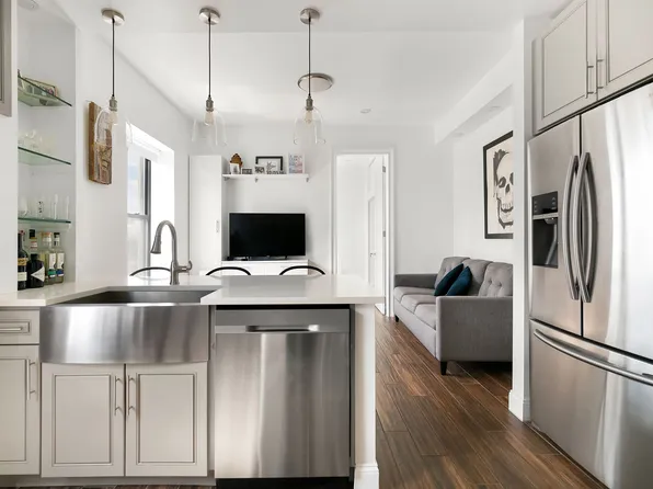 309 East Houston image 1 of 8