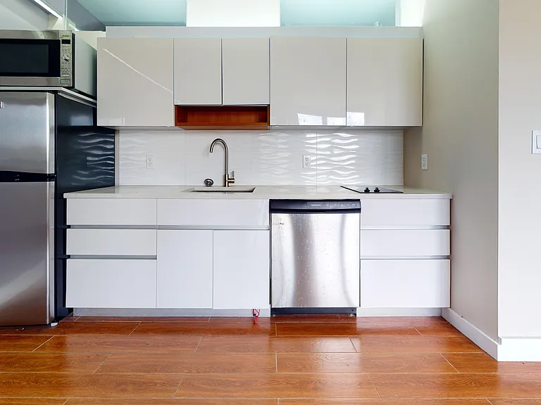 2330 Hoffman St #4G — Photo 1