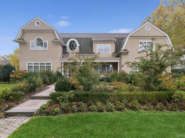 4 Warton Place, Garden City, NY 11530