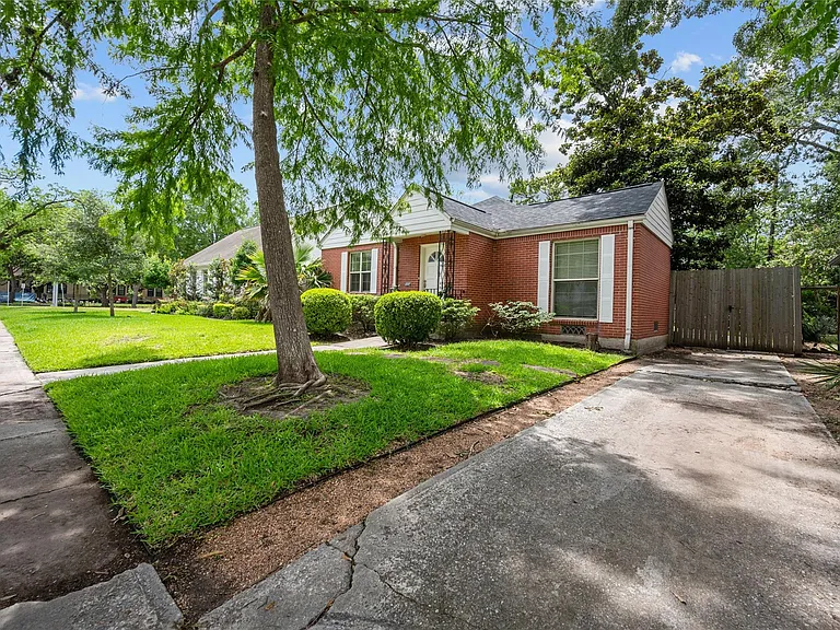 2311 Addison Rd — Photo 4
