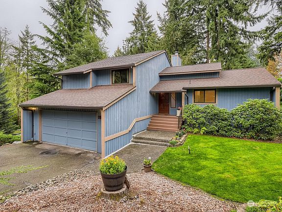 2nd image of 2525 NE 191st St