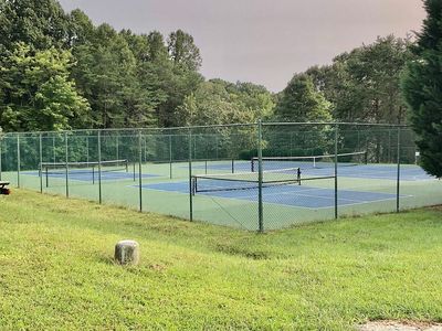 111 Little Creek Rd, Moneta, VA, 24121