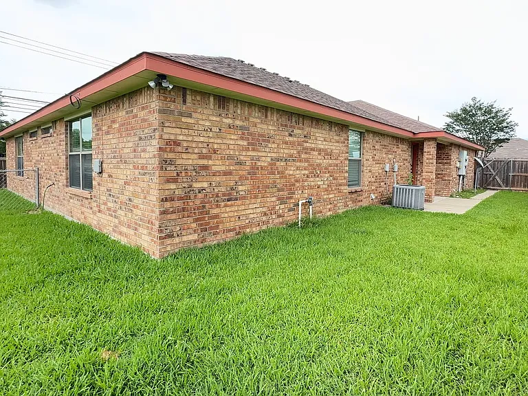2111 Bachelor Button Blvd #A — Photo 9