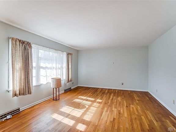 4th image of 221 Hall Ave