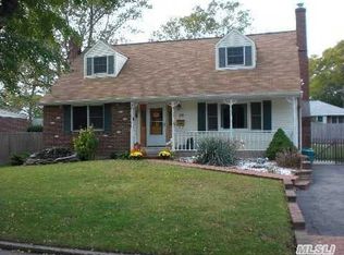 30 Ellington Dr, East Northport, NY