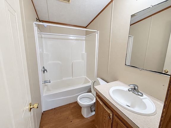 6th image of 204 Gaither Dr