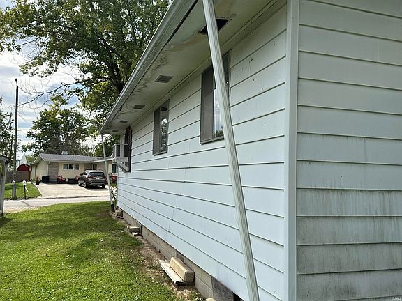 3rd image of 309 E Mayfair Ln