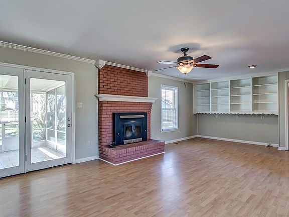 5th image of 2977 Parkwood Dr