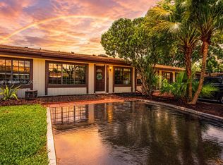 2321 Pine Needle Ct, Pembroke Pines, FL 33026