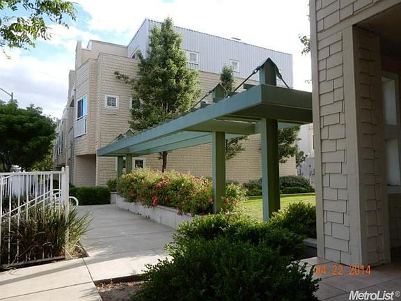 3rd image of 409 Harriet Ln
