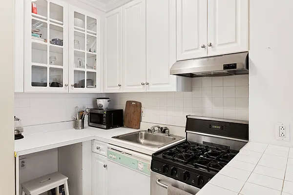 Rented by Douglas Elliman | media 4