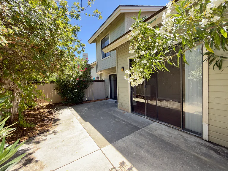 3655 Constellation Rd — Photo 25