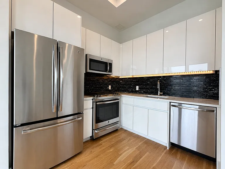 56 N 9th St #5F — Photo 6