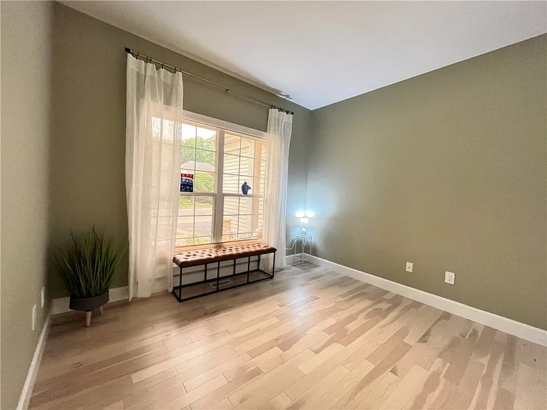 136 New Tudor Rd — Photo 27