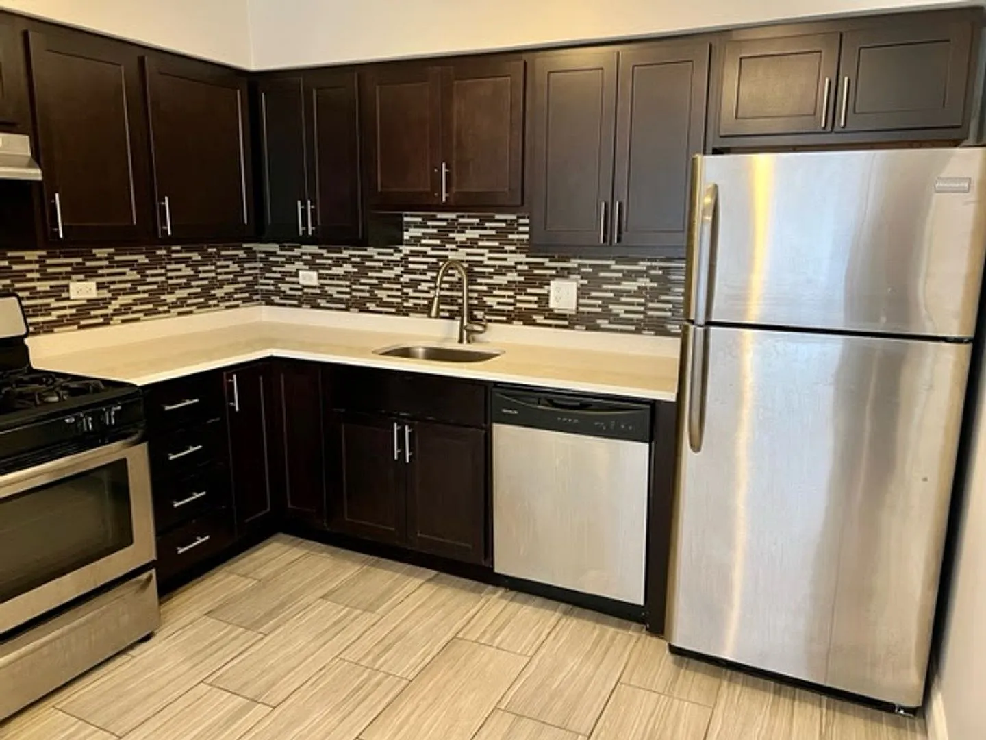 4801 N Ridgeway — Photo 2