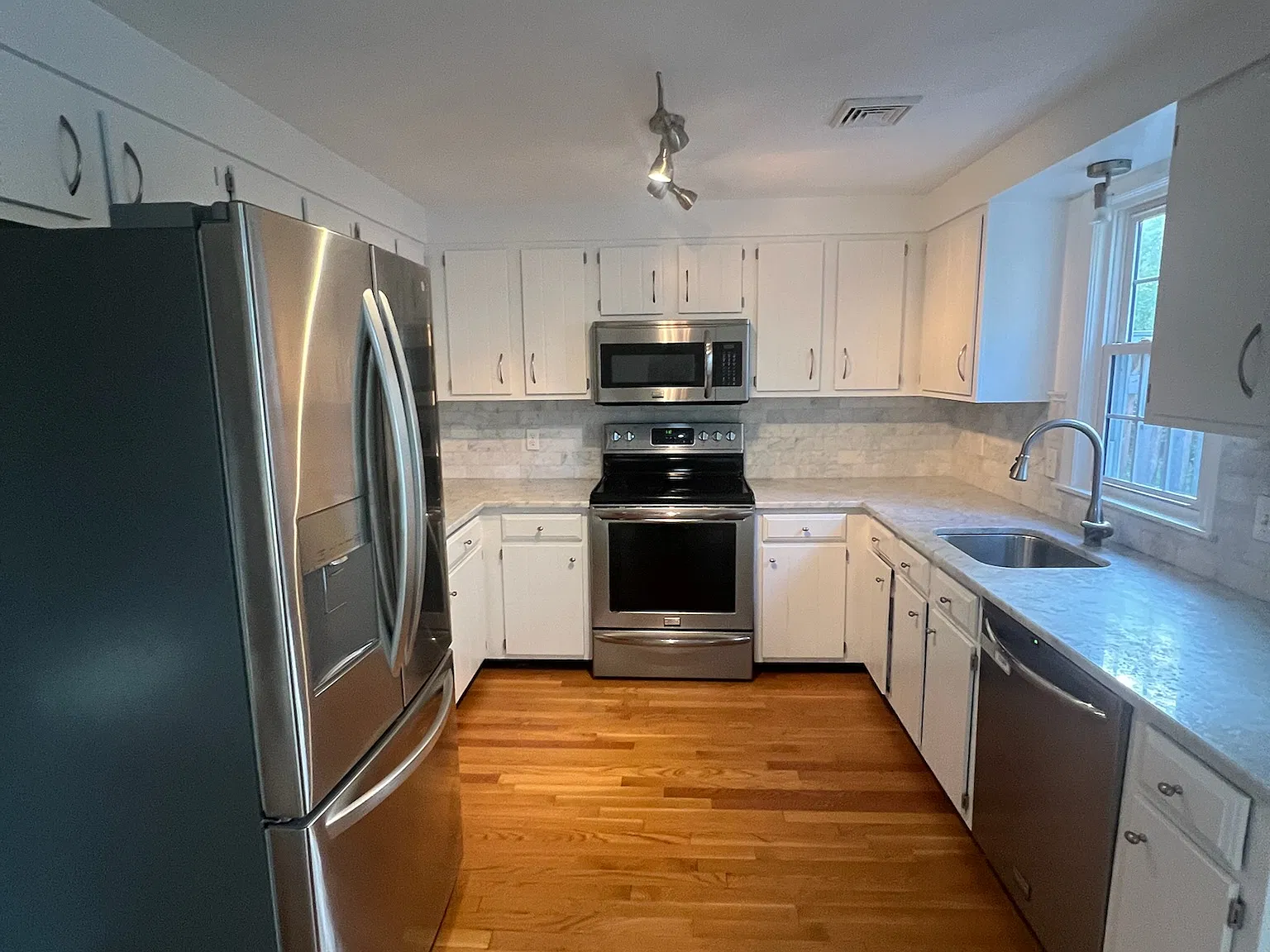 2 bed, 1162 sqft, $3,000 — Photo 4