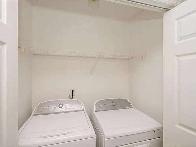 227 Caldwell Cir — Photo 2