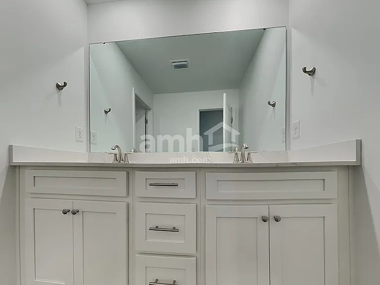 519 Armstrong Curv — Photo 14