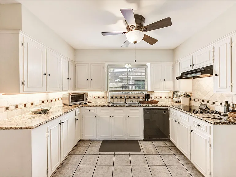 2602 Briarbrook Dr — Photo 5